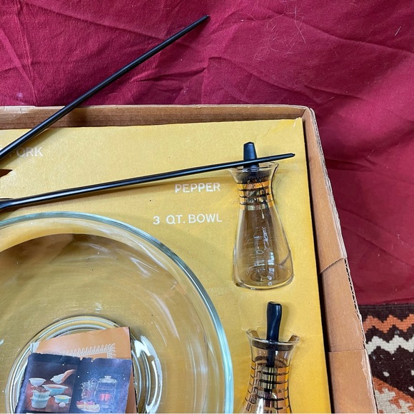 Vintage 1960’s NEW Pyrex Ware 3 Quart Salad Bowl Cruet 14k Gold Trim 7 Pc Set - Picture 7 of 10